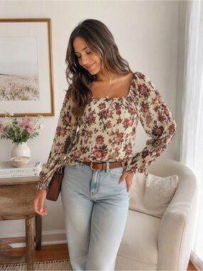 NWOT Wilfred Talence Ruffled Blouse. Colour: Mullein / Apple Butter